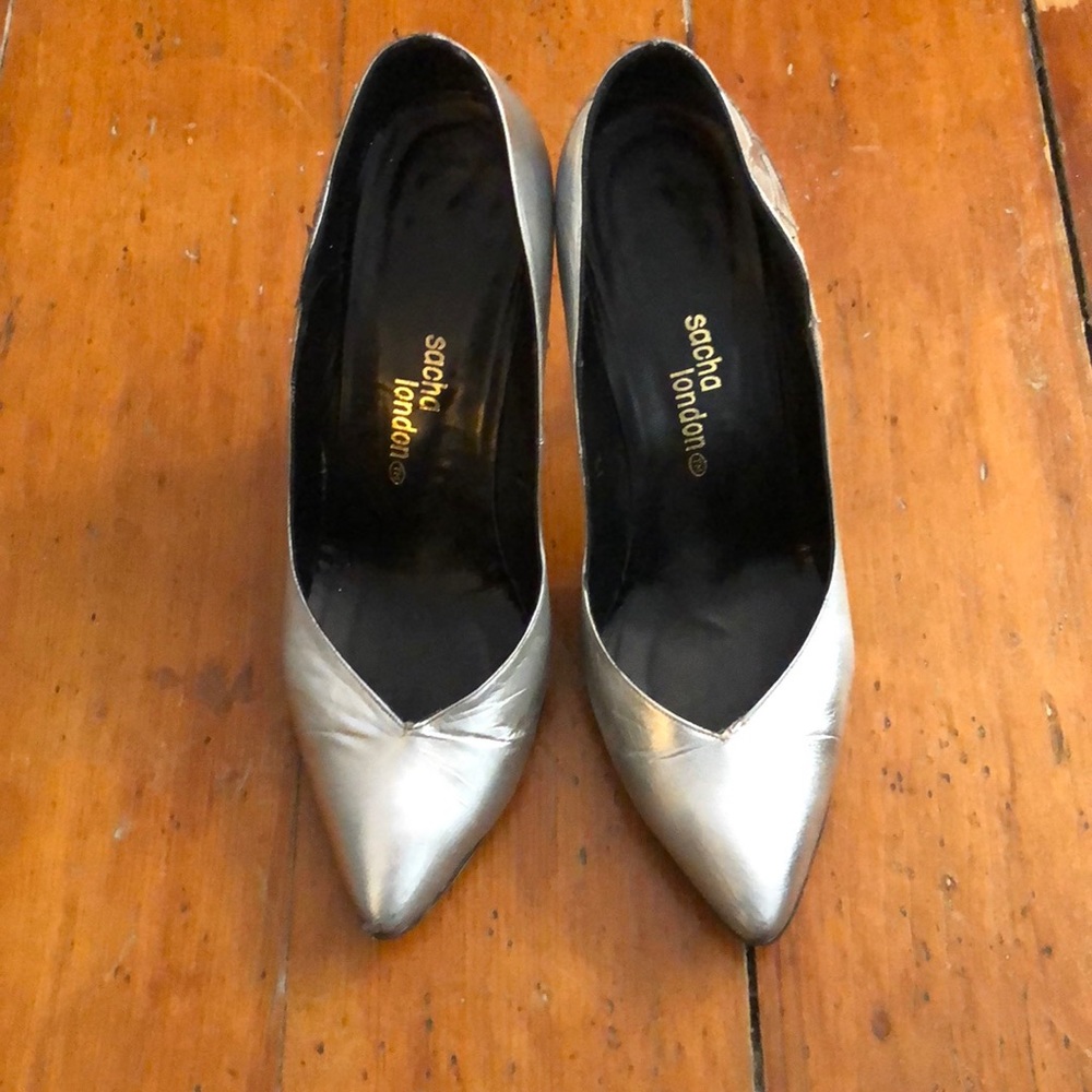 Vintage metallic silver pumps